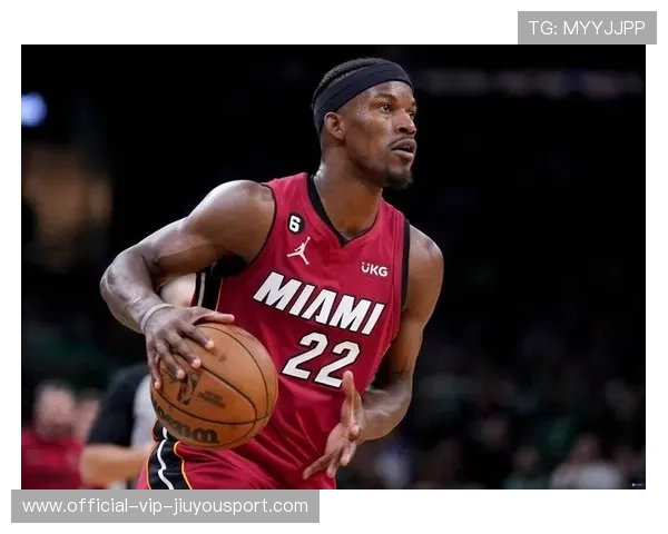 巴特勒造出对抗后稳稳命中，热火控制住节奏