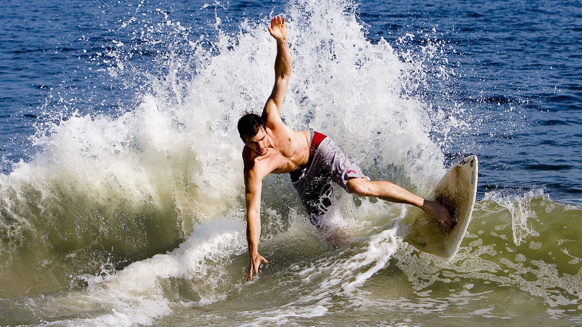 “高新体育中心:羽毛球赛场成全球选手竞技之地”