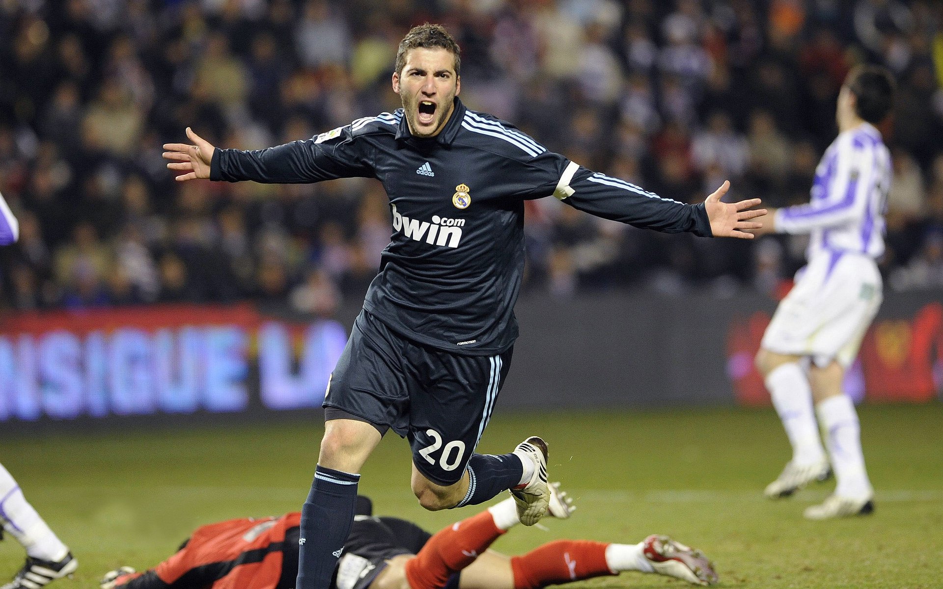 中超联赛中国足球战败 球迷呼吁加强防守，足球,中超